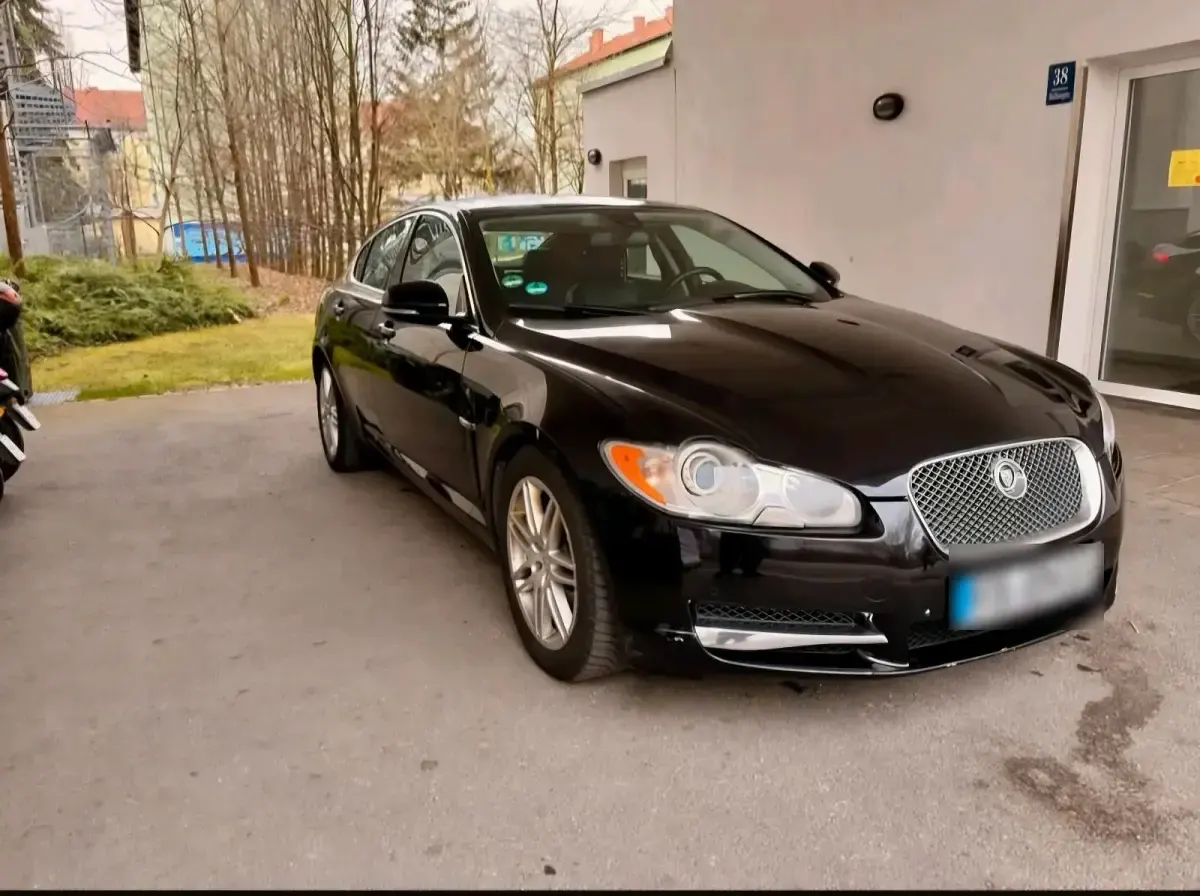 Gebraucht Jaguar XF 210 PS (154 kW) 2011 Schwarz Limousine