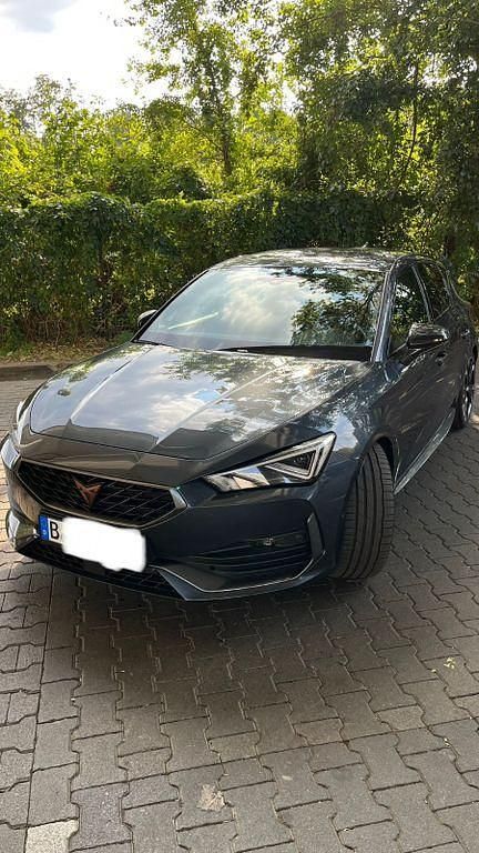 Używany Cupra Leon VZ 300 KM (220 kW) 2023 Szary Sedan/Limuzyna