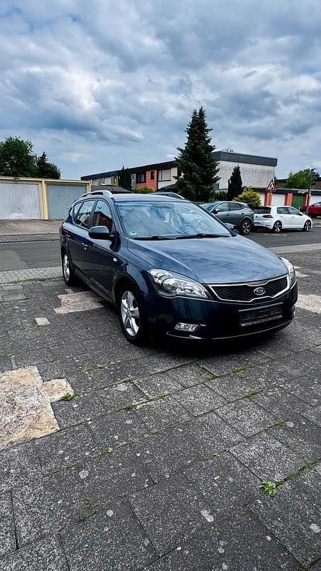 Grau Gebraucht 2012 Kia Ceed 2 Kombi | 3.999 € (Superpreis) - Bild 1/4