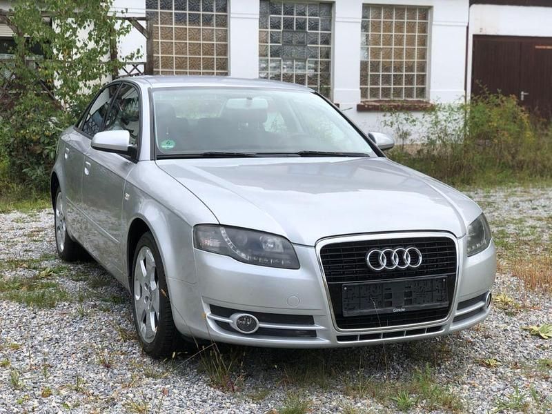 Silber Gebraucht 2004 Audi A4 Limousine | 3.299 € (Etwas zu teuer) - Bild 1/4