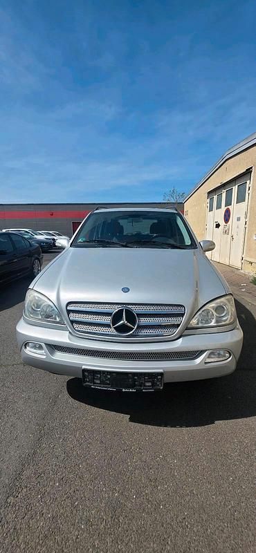 Second-hand Mercedes ML270 163 CP (119 kW) 2003 Argintiu SUV