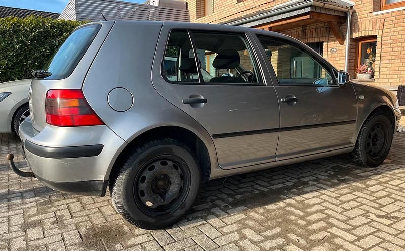 Gebraucht VW Golf IV Edition 75 PS (55 kW) 2003 Silber Kleinwagen