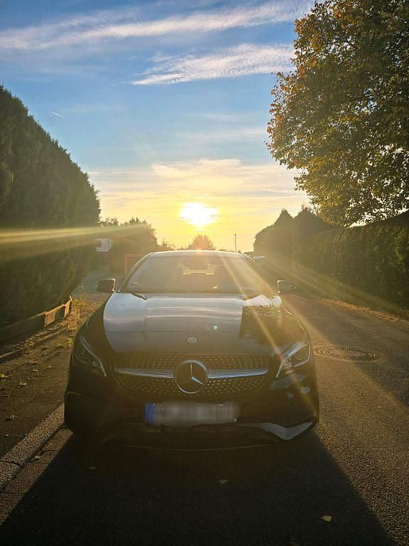 Schwarz Gebraucht 2019 Mercedes CLA200 AMG Limousine | 22.900 € (Fairer Preis) - Bild 1/4