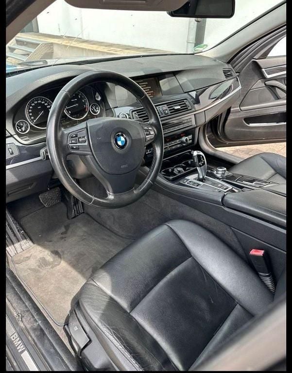 Gebraucht BMW 520 184 PS (135 kW) 2012 Schwarz Kombi