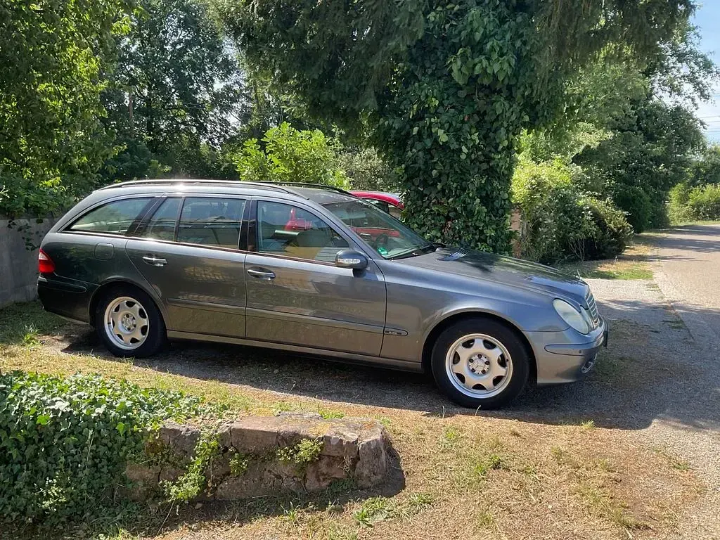 Gebraucht Mercedes E220 Classic 150 PS (110 kW) 2006 Grau Limousine