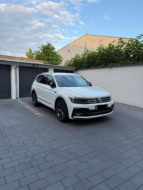 Weiß Gebraucht 2021 VW Tiguan Allspace R-line SUV | 29.999 € (Guter Preis) - Bild 1/2