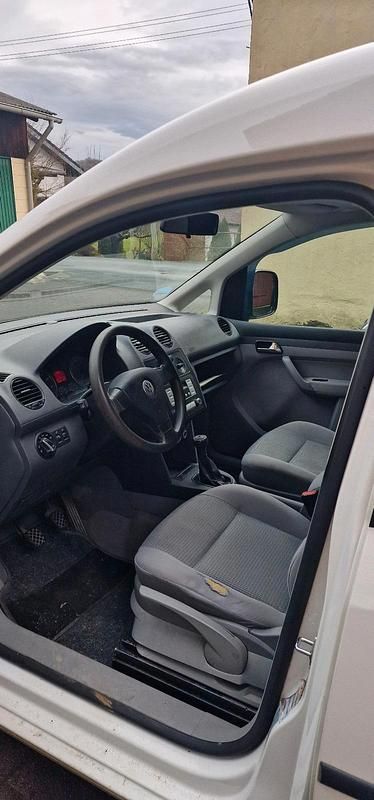 Second-hand VW Caddy 101 CP (74 kW) 2006 Alb Monovolum