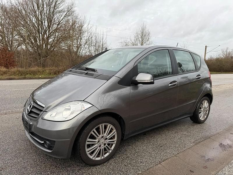 Grau Gebraucht 2009 Mercedes A180 Limousine | 3.799 € (Fairer Preis) - Bild 1/4