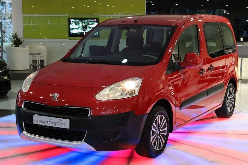 Rot Gebraucht 2013 Peugeot Partner Tepee Active Van / Kleinbus | 3.850 € (Guter Preis) - Bild 1/4