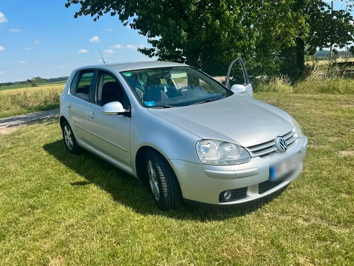 Gebraucht VW Golf V 105 PS (77 kW) 2008 Silber Kleinwagen