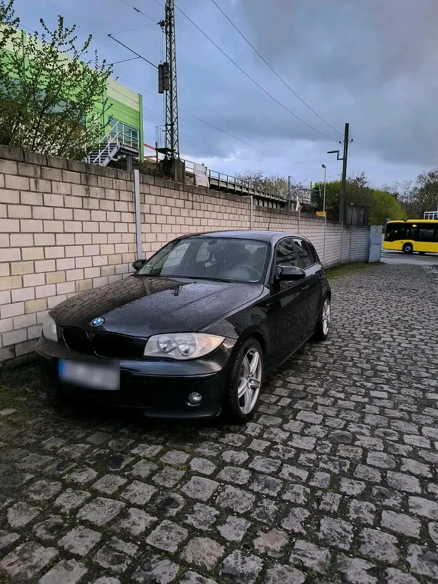 Gebraucht BMW 118 122 PS (89 kW) 2005 Schwarz Kleinwagen