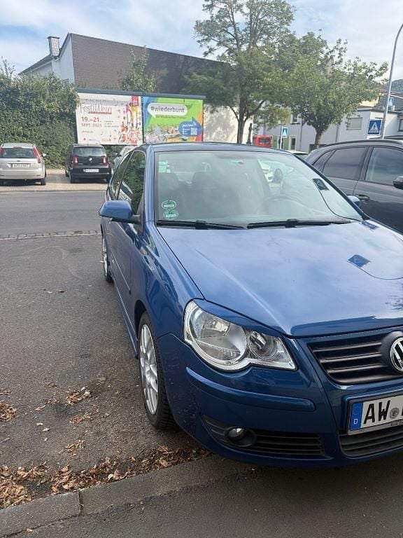Blau Gebraucht 2007 VW Polo Sportline Limousine | 2.490 € (Fairer Preis) - Bild 1/4