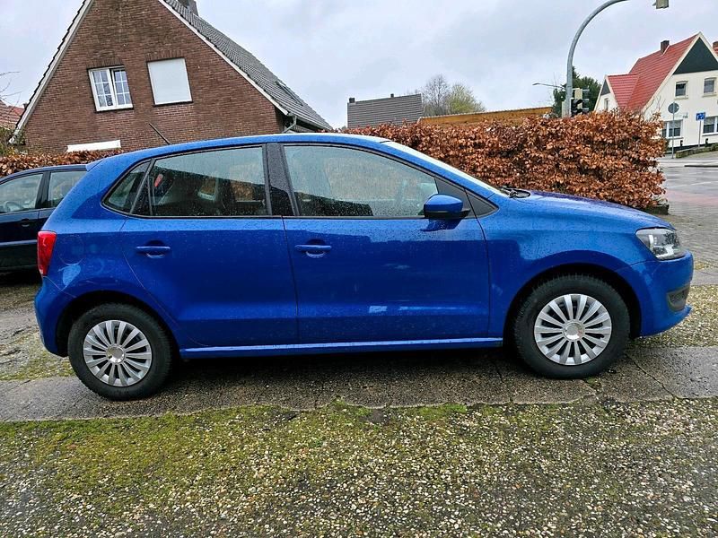Gebraucht VW Polo 90 PS (66 kW) 2013 Blau Kleinwagen