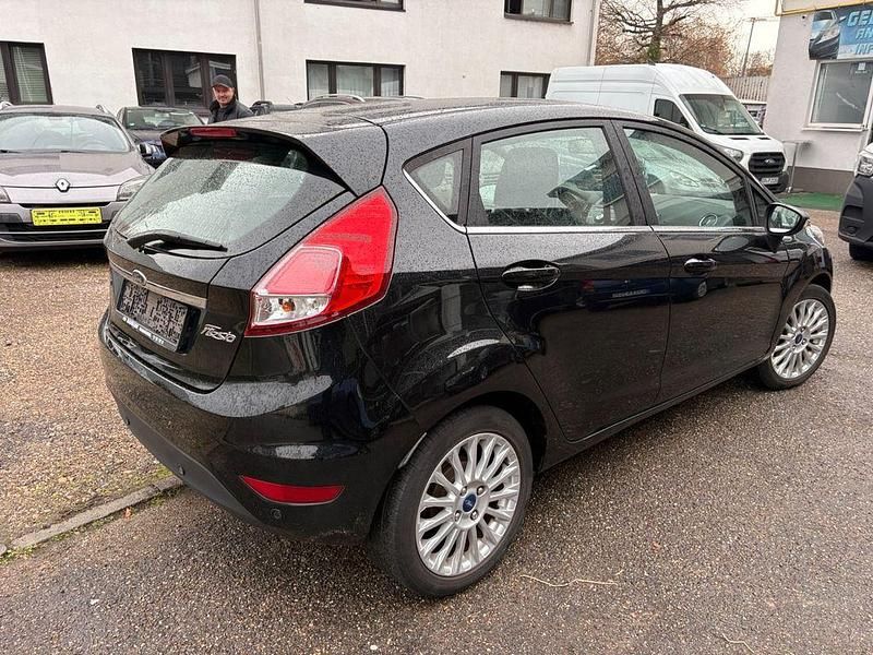 Gebraucht Ford Fiesta Titanium 101 PS (74 kW) 2014 Schwarz Kleinwagen