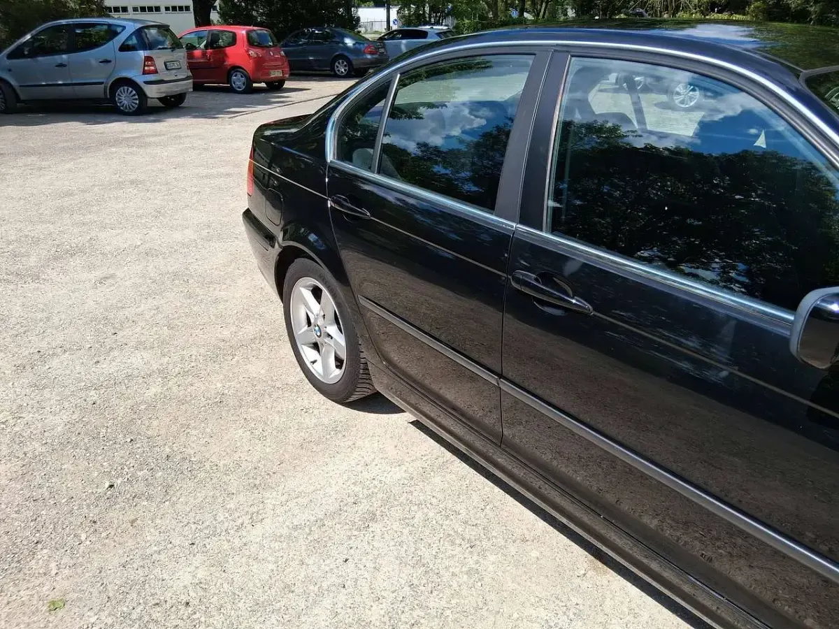 Używany BMW 325 192 KM (141 kW) 2004 Czarny Sedan/Limuzyna