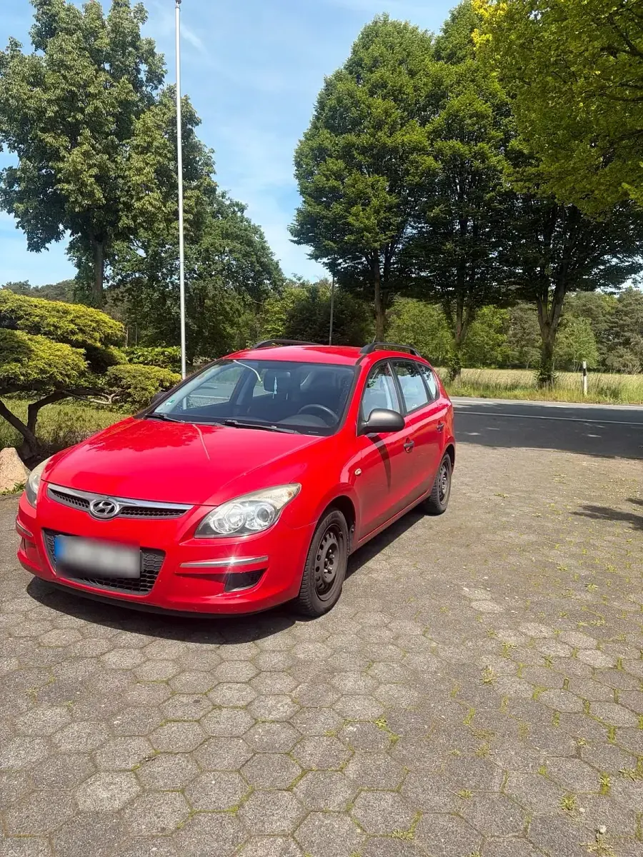 Gebraucht Hyundai i30 110 PS (80 kW) 2009 Rot Kombi