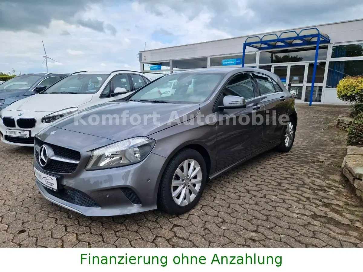 Gebraucht Mercedes A180 122 PS (89 kW) 2017 Grau Limousine