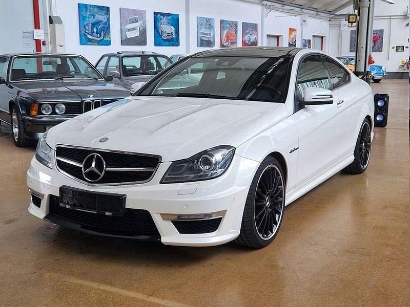 Weiß Gebraucht 2012 Mercedes C63 AMG AMG Coupé | 56.900 € (Teuer) - Bild 1/4