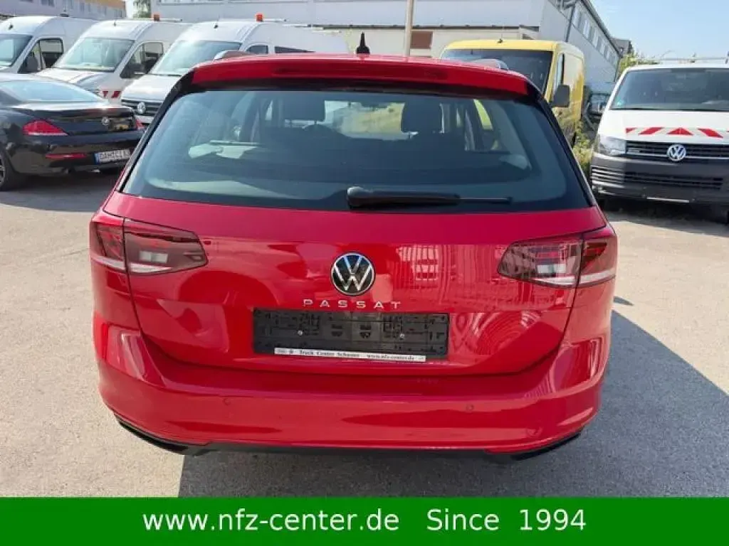 Gebraucht VW Passat Business 122 PS (89 kW) 2023 Tornadorot Kombi