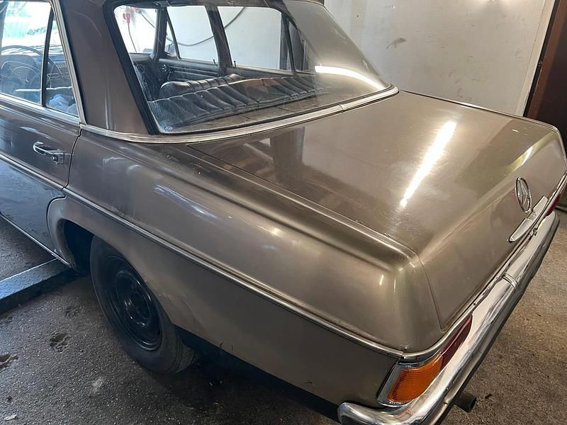 Gebraucht Mercedes 200 55 PS (40 kW) 1971 Limousine