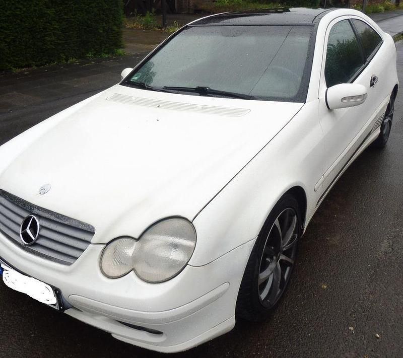 Weiß Gebraucht 2001 Mercedes C200 Coupé | 1.500 € (Fairer Preis) - Bild 1/4