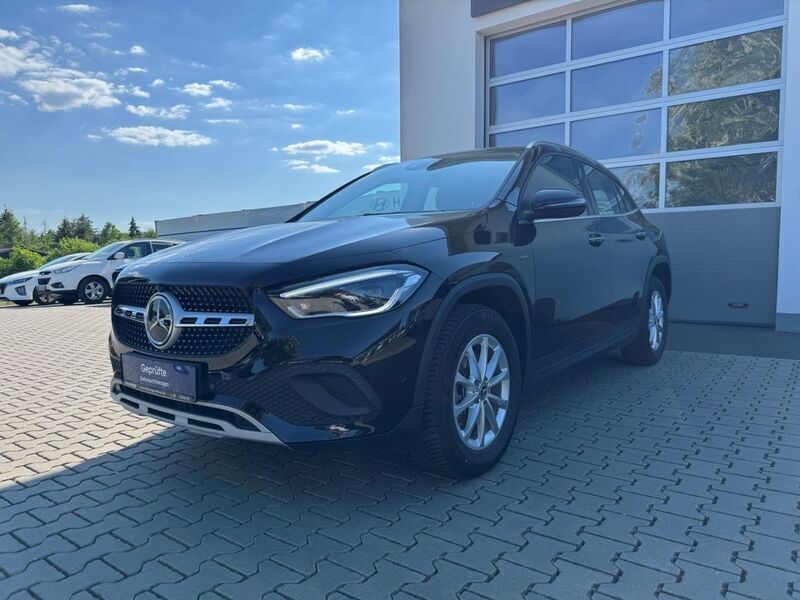 Schwarz Gebraucht 2021 Mercedes GLA250 Business SUV | 34.490 € (Guter Preis) - Bild 1/4
