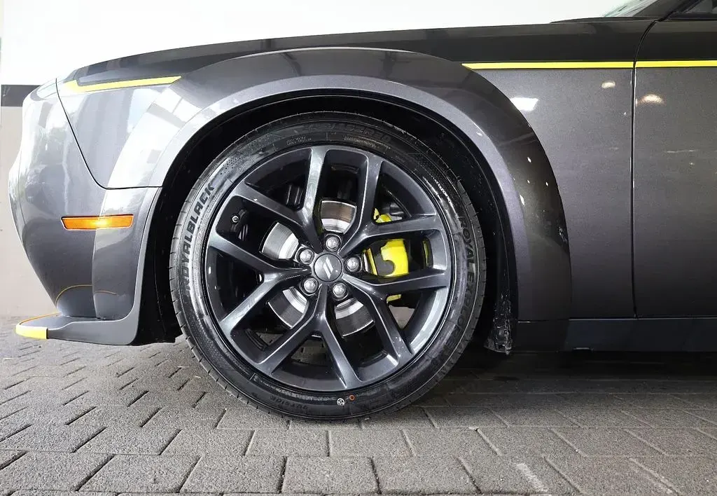 Gebraucht Dodge Challenger 377 PS (277 kW) 2023 Granite pearlcoat Coupé