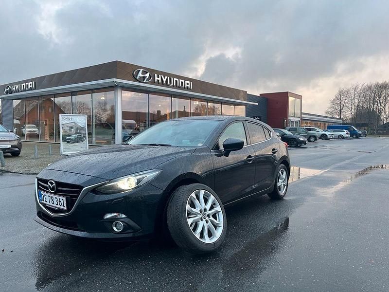 Schwarz Gebraucht 2014 Mazda 3 Optimum Limousine | 7.849 € (Fairer Preis) - Bild 1/4