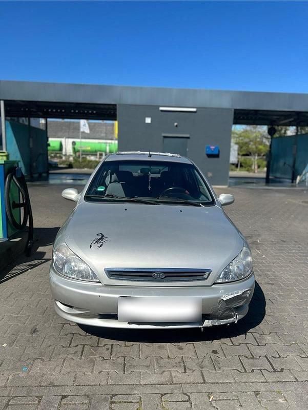 Usata Kia Rio 98 CV (72 kW) 2001 Grigio Utilitaria