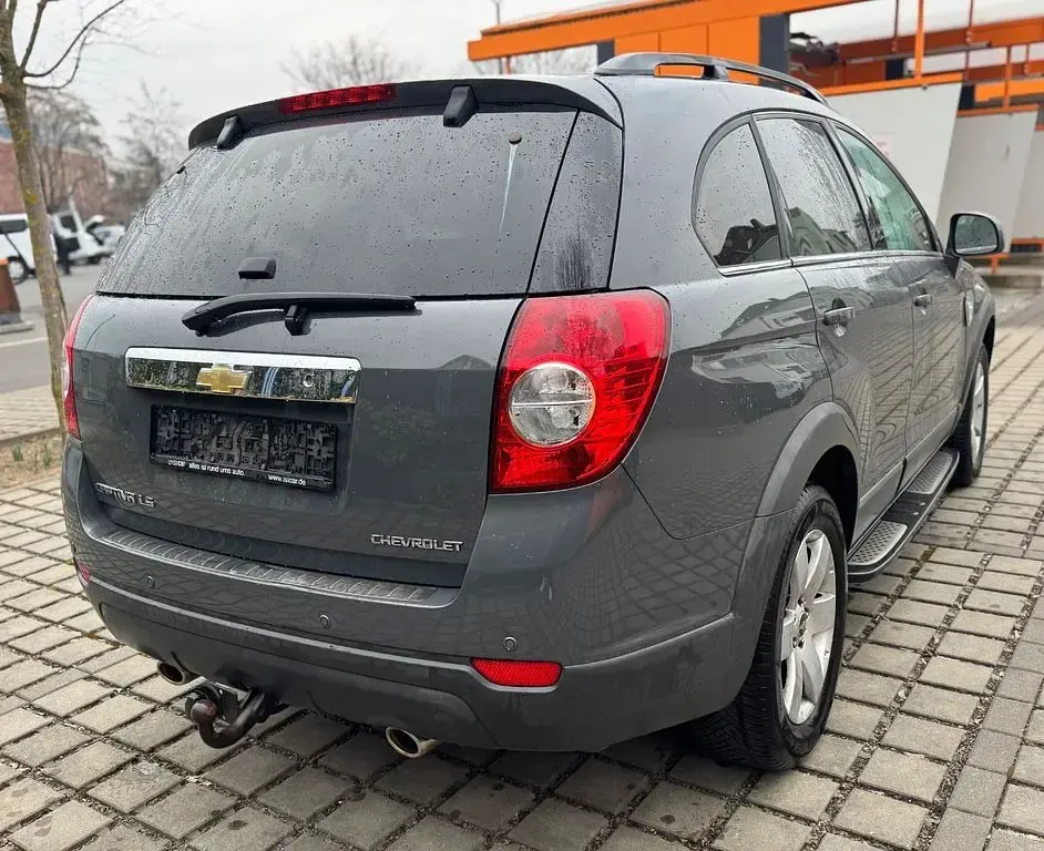 Second-hand Chevrolet Captiva LS 136 CP (100 kW) 2011 Gri SUV