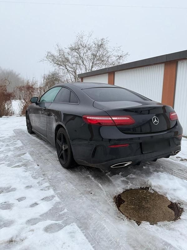 Gebraucht Mercedes E200 AMG line 184 PS (135 kW) 2017 Schwarz Coupé
