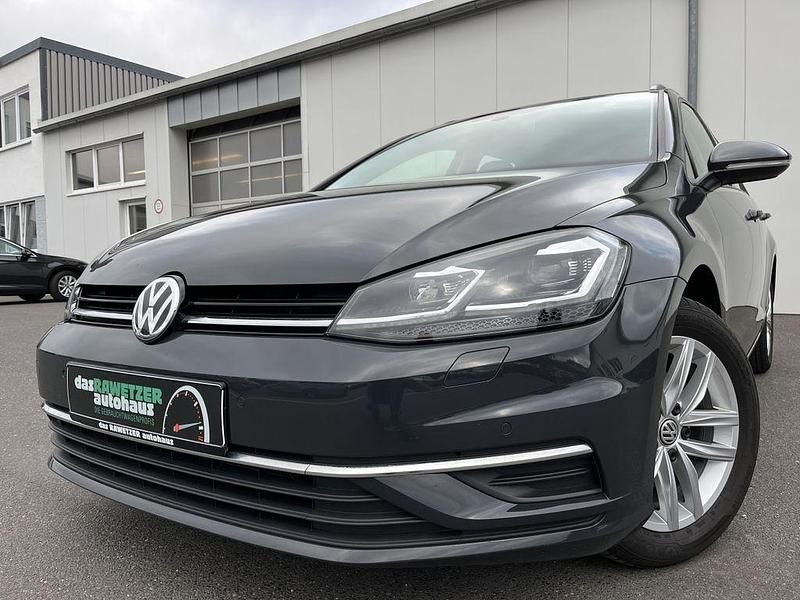 Grau Gebraucht 2020 VW Golf VII Comfortline Kombi | 18.860 € (Fairer Preis) - Bild 1/4