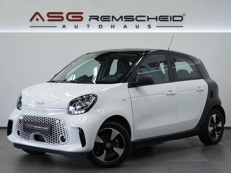 Weiß Gebraucht 2020 Smart ForFour Electric Drive Passion Limousine | 11.290 € (Fairer Preis) - Bild 1/4
