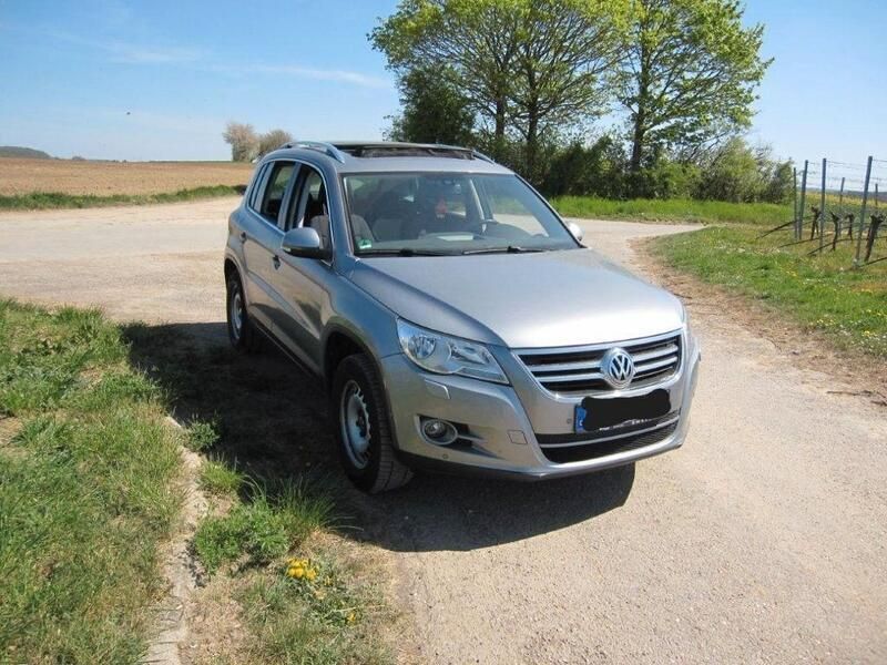 Grau Gebraucht 2011 VW Tiguan Team SUV | 10.750 € (Fairer Preis) - Bild 1/4