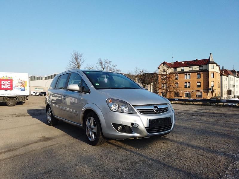 Gebraucht Opel Zafira 134 PS (98 kW) 2011 Silber Van / Kleinbus