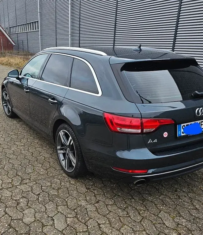 Używany Audi A4 Sport 252 KM (185 kW) 2018 Szary Kombi