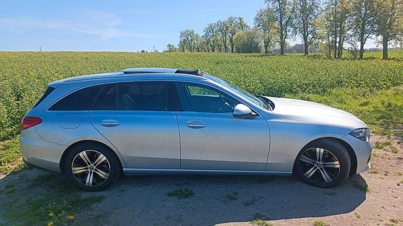 Gebraucht Mercedes C180 170 PS (125 kW) 2023 Silber Limousine
