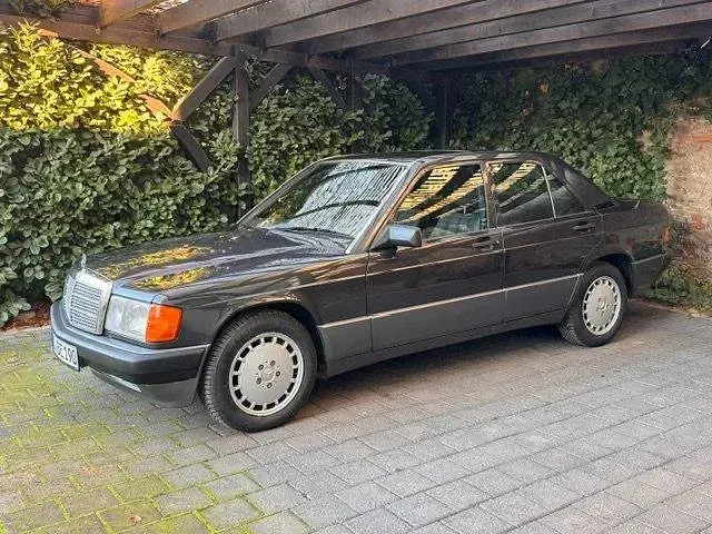 Gebraucht Mercedes 190 122 PS (89 kW) 1991 Schwarz Limousine