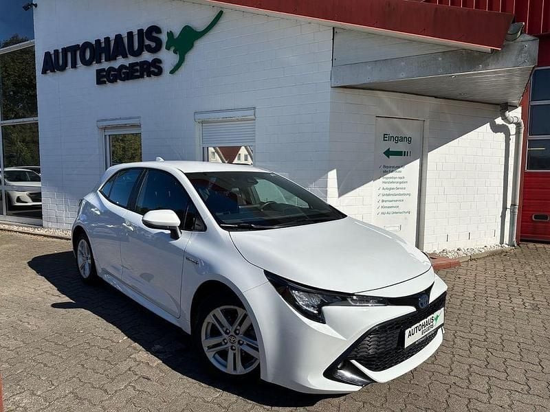 Weiß Gebraucht 2021 Toyota Corolla Hybrid Business Edition Limousine | 19.850 € (Guter Preis) - Bild 1/4