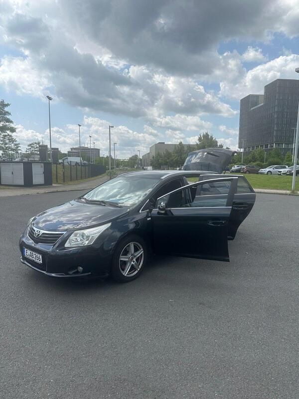 Andere außenfarben Gebraucht 2011 Toyota Avensis Kombi | 3.700 € (Fairer Preis) - Bild 1/4