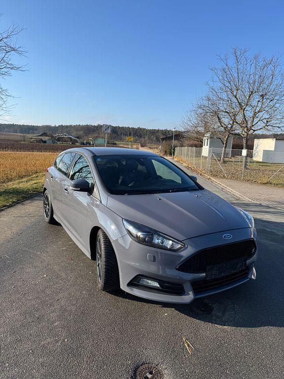 Gebraucht Ford Focus ST 250 PS (183 kW) 2017 Grau Limousine