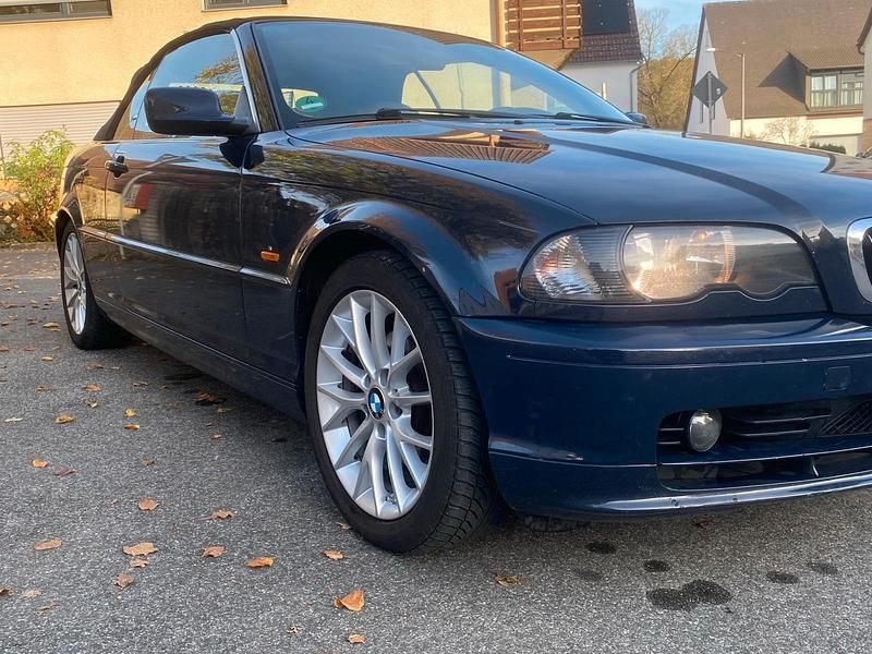 Blau Gebraucht 2001 BMW 320 Cabriolet Cabrio | 3.599 € (Guter Preis) - Bild 1/4