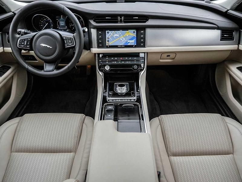 Gebraucht Jaguar XF Prestige 180 PS (132 kW) 2016 Schwarz Limousine