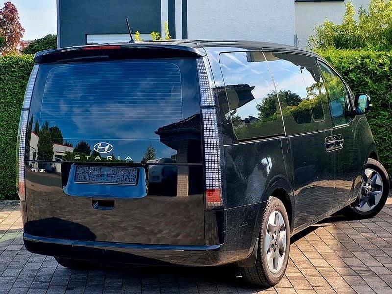 Abyss black Gebraucht 2024 Hyundai Staria Prime Van | 39.500 € (Superpreis) - Bild 1/4