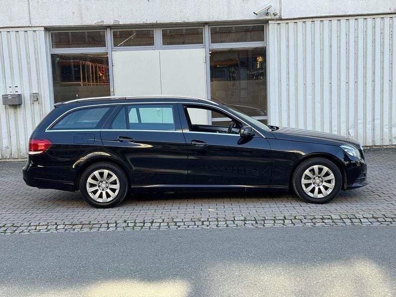 Gebraucht Mercedes E200 Elegance 136 PS (100 kW) 2015 Schwarz Limousine