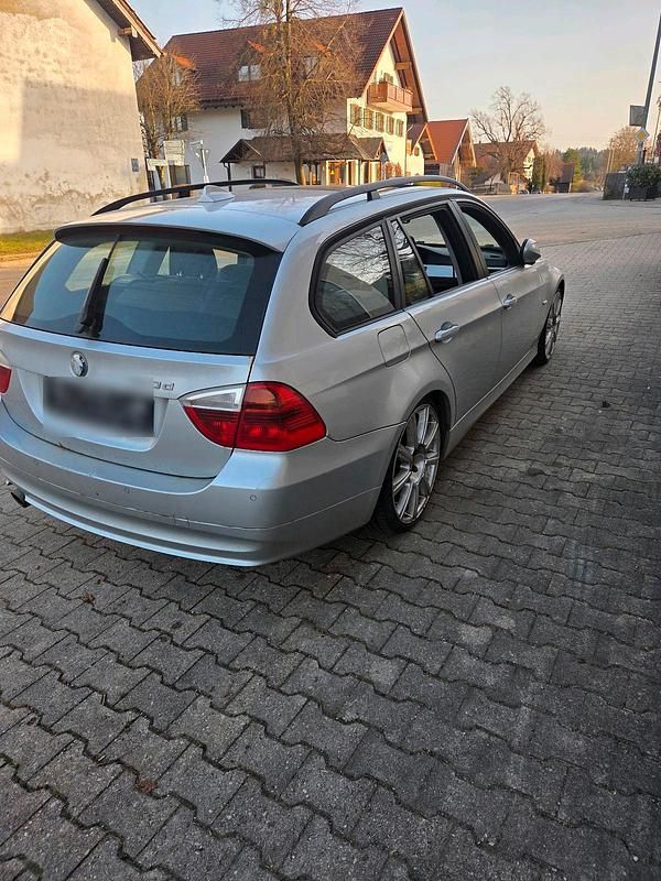 Gebraucht BMW 320 177 PS (130 kW) 2008 Silber Kombi