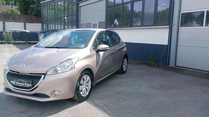 Lackierung pinkung mit Gebraucht 2014 Peugeot 208 Active Kleinwagen | 4.550 € (Guter Preis) - Bild 1/4