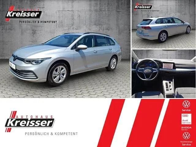 Silber (reflexsilber metallic) Gebraucht 2023 VW Golf VIII Life Kombi | 25.390 € (Fairer Preis) - Bild 1/4