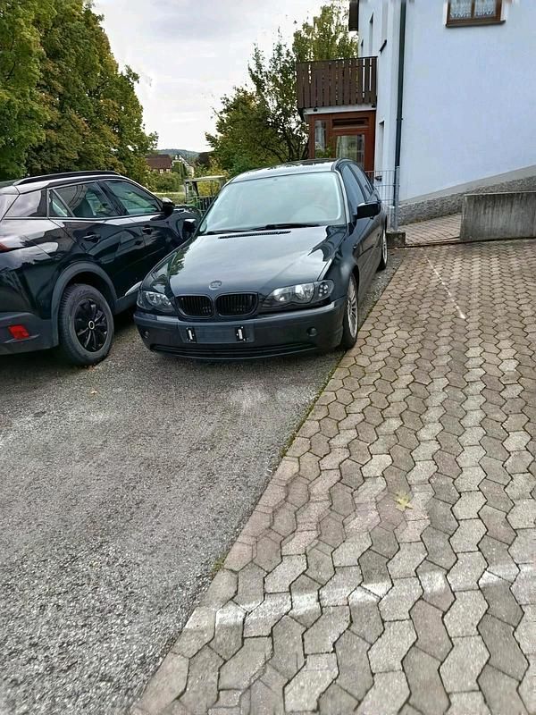 Schwarz Gebraucht 2003 BMW 318 Limousine | 800 € (Superpreis) - Bild 1/4