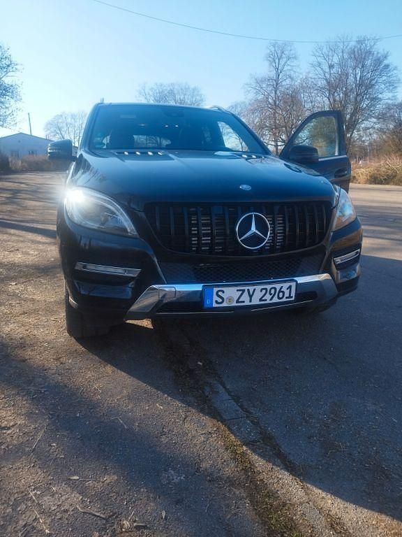 Gebraucht Mercedes ML350 258 PS (189 kW) 2013 Schwarz SUV